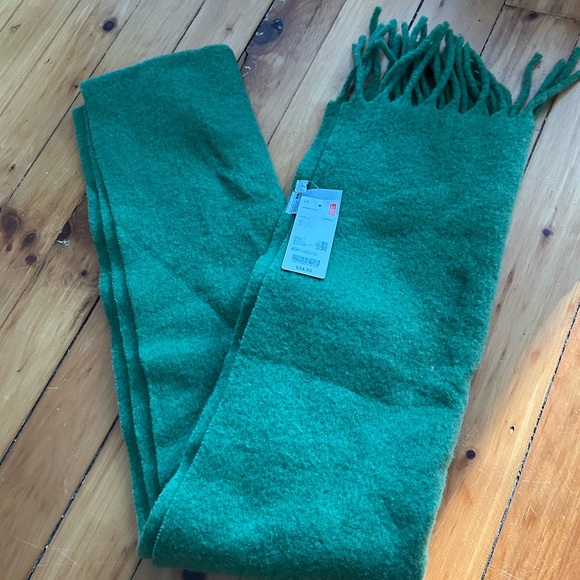 ☀️3/$25 NWT Uniqlo blanket Souffle Chunky Scarf wool green - Picture 1 of 4